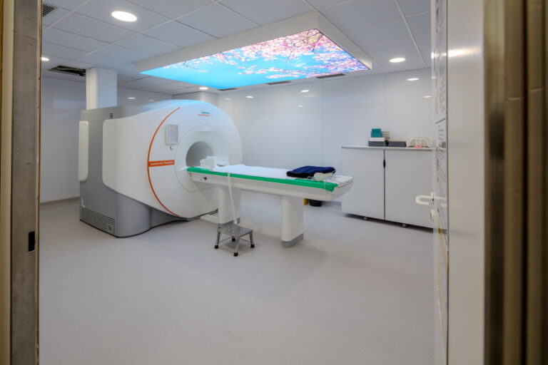 Accident-proof MRI room